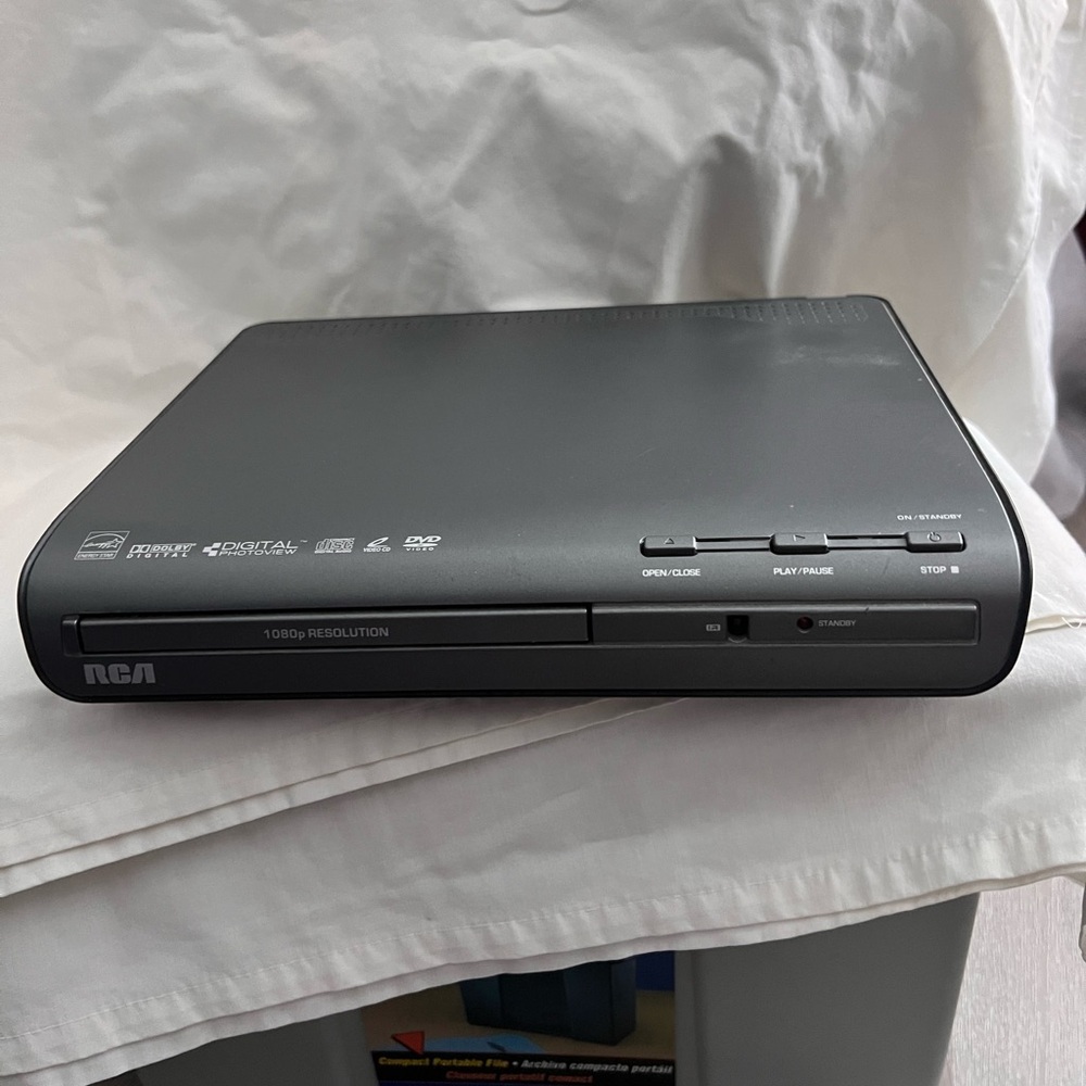 RCA DVD/CD Player HDMI Model DRC277-A NO Remote - TESTED